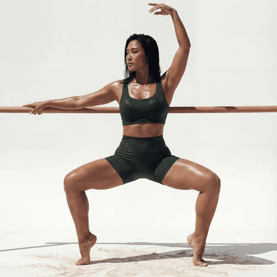 MokoBarre ballet-inspired workout in Lisbon for core strength, balance, and leg toning.